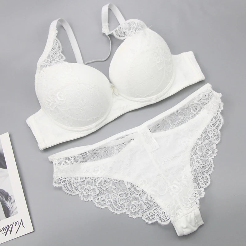 Sorelle Women's 2 Pc lingerie with lace trim