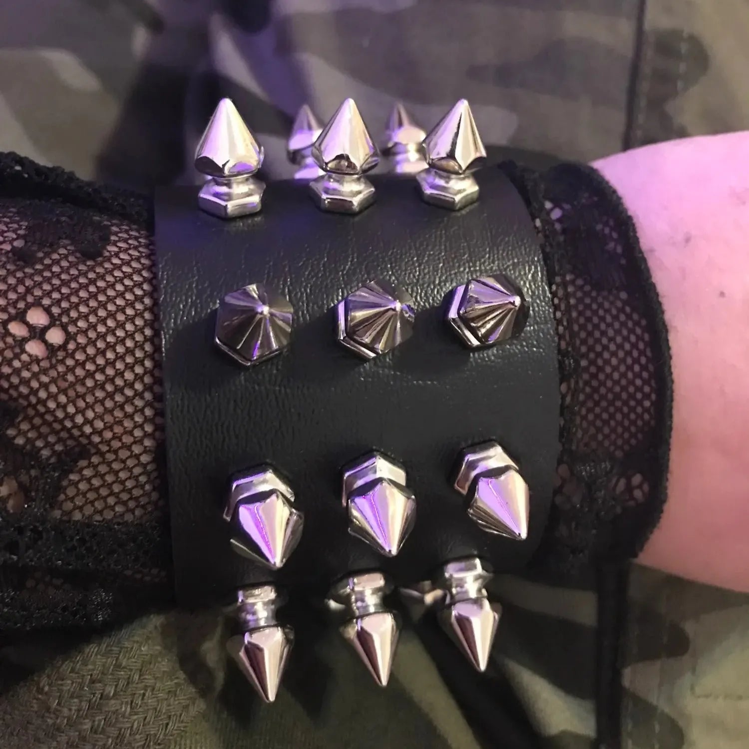 Lomi3 Women’s spiked punk bracelet