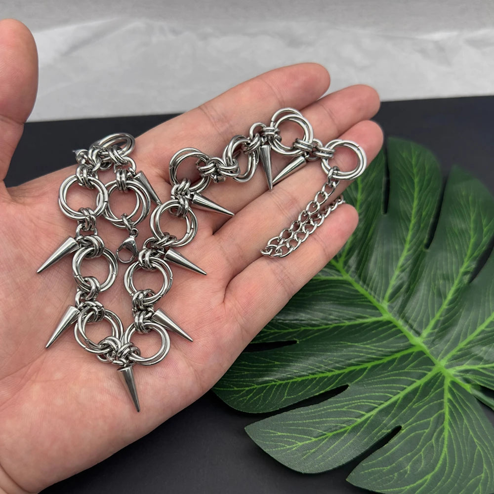 Nocturne Unisex multiloop spike choker