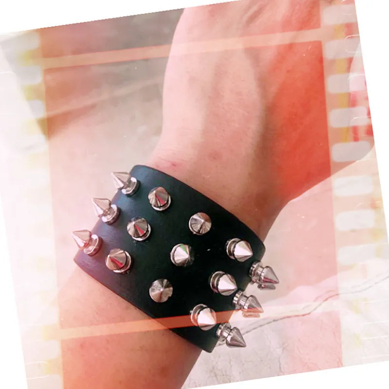Lomi3 Women’s spiked punk bracelet