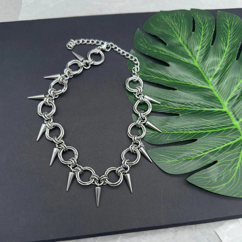 Nocturne Unisex multiloop spike choker