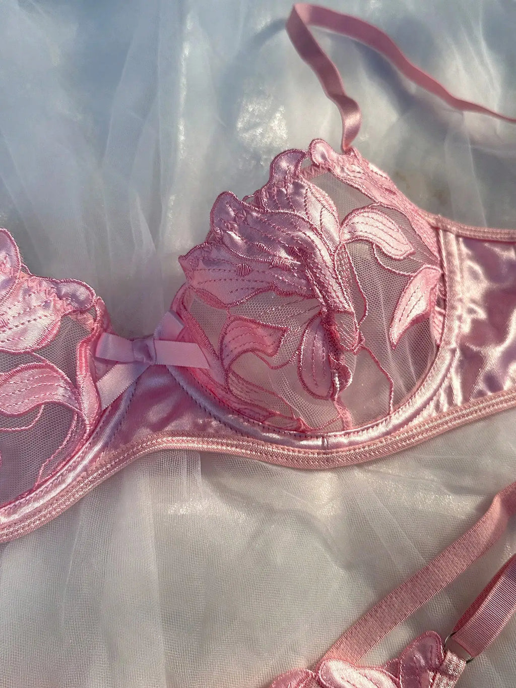 Sorelle Women's 2 Pc pink satin hollow out floral mesh lingerie set