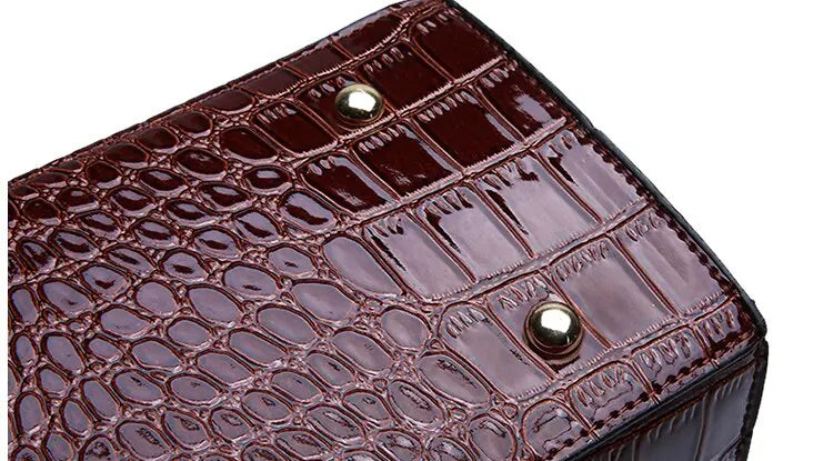 Luxa Women's crocodile leather purse