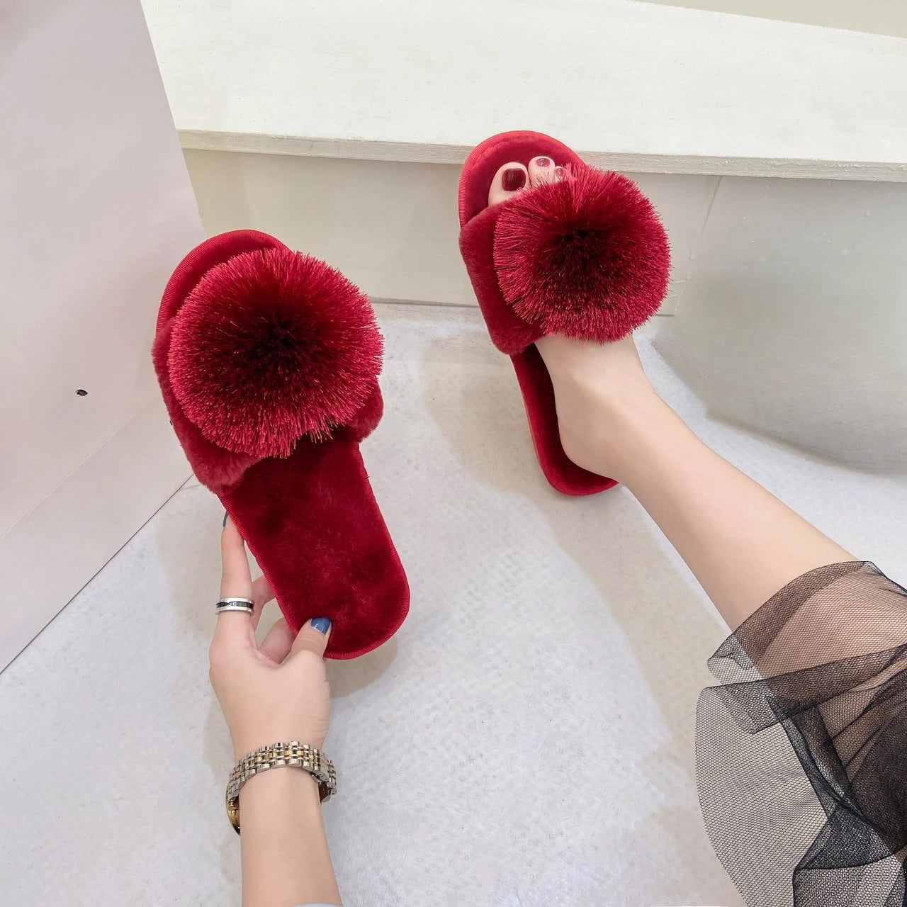 Veloura Women's fuzzy pom pom house slippers