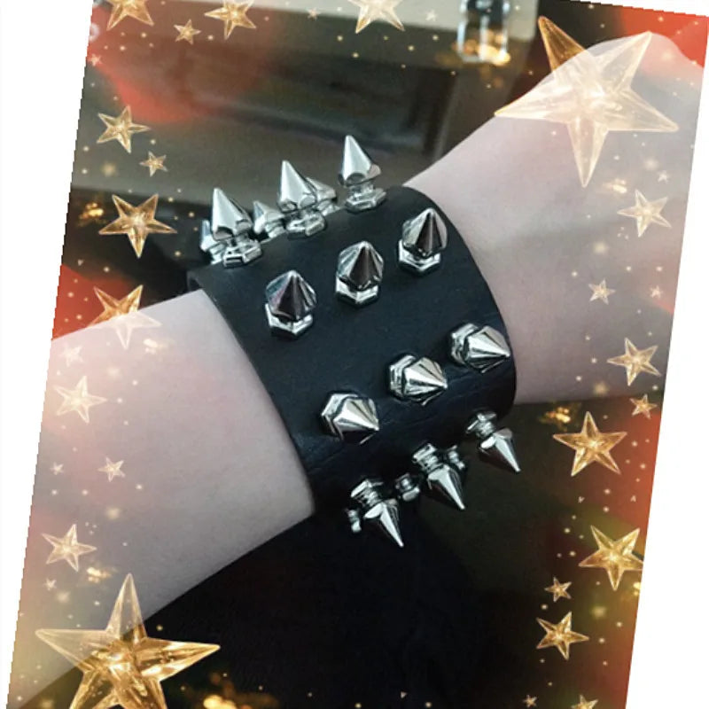 Lomi3 Women’s spiked punk bracelet