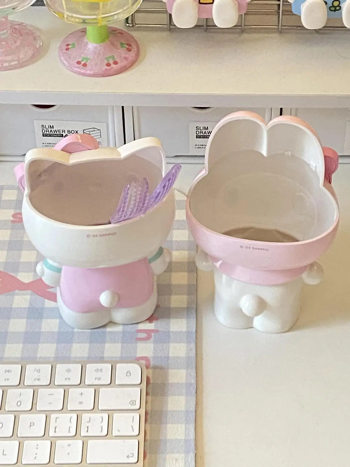 Sanrio pen x makeup brush holder