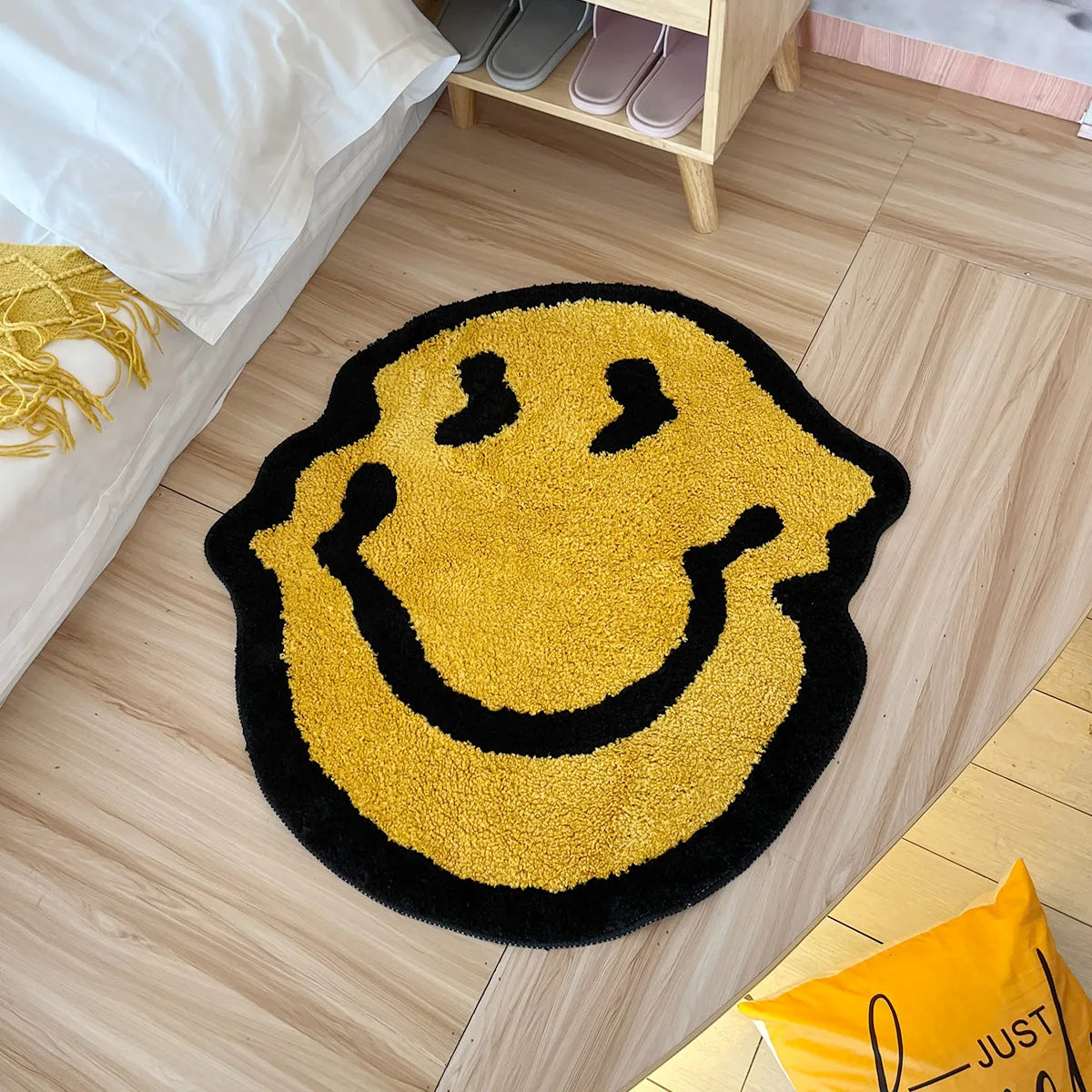 Cassora plush wavy smiley face rug