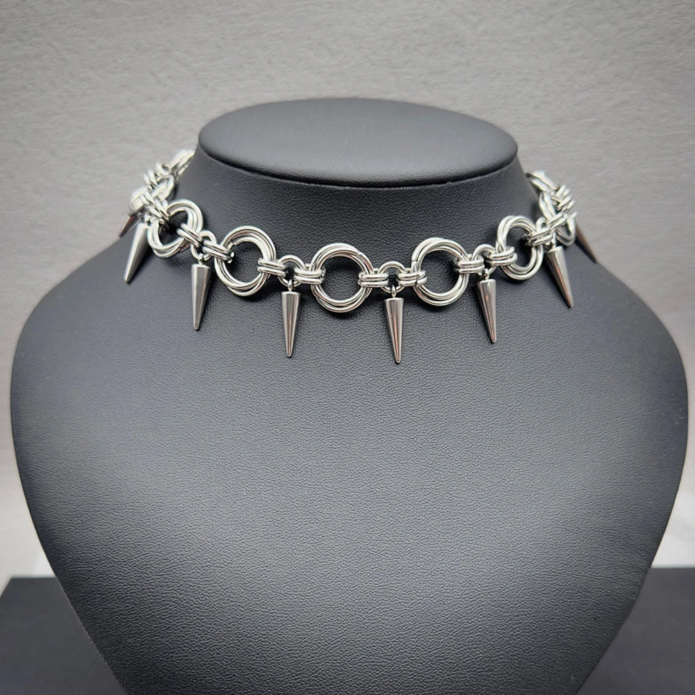 Nocturne Unisex multiloop spike choker